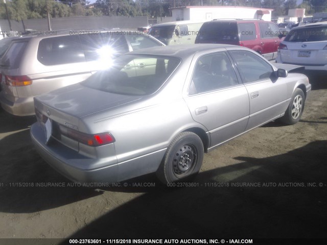 4T1BG22K6VU142296 - 1997 TOYOTA CAMRY CE/LE/XLE 银色 照片 4