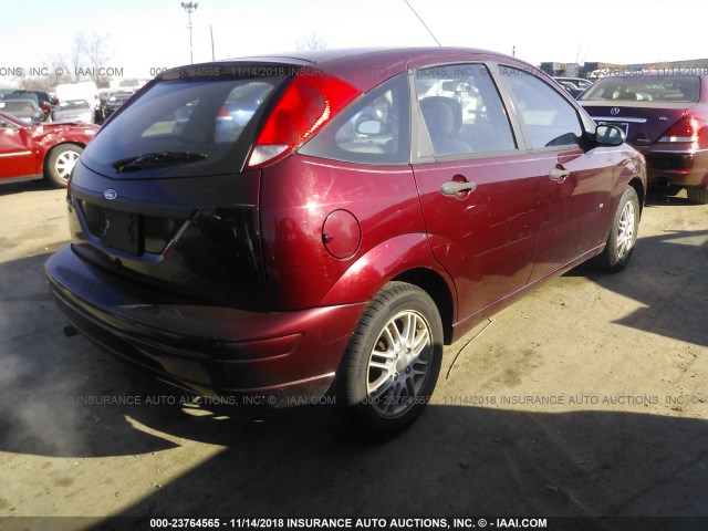 1FAHP37N47W112704 - 2007 FORD FOCUS ZX5/S/SE/SES RED photo 4