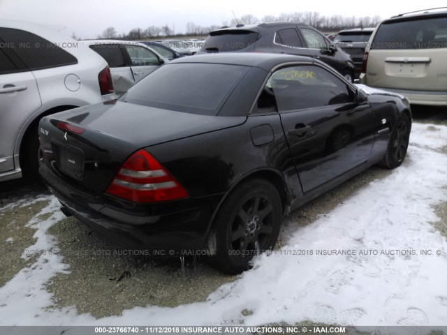 WDBKK47F7WF004197 - 1998 MERCEDES-BENZ SLK 230 KOMPRESSOR BLACK photo 4