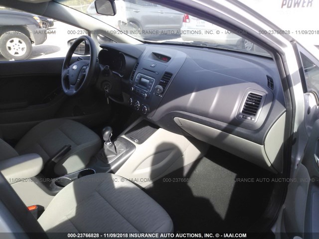 KNAFK4A63F5431598 - 2015 KIA FORTE LX SILVER photo 5