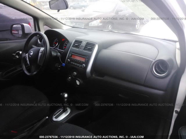 3N1CE2CP7EL418426 - 2014 NISSAN VERSA NOTE S/S PLUS/SV/SL WHITE photo 5
