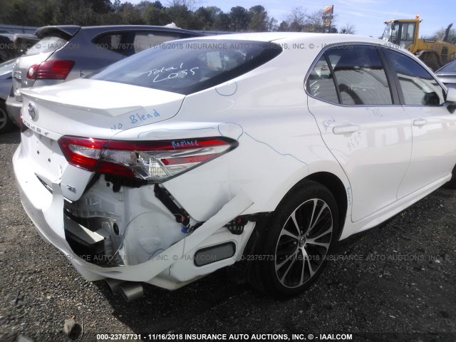 4T1B11HK5JU073470 - 2018 TOYOTA CAMRY L/LE/XLE/SE/XSE WHITE photo 6