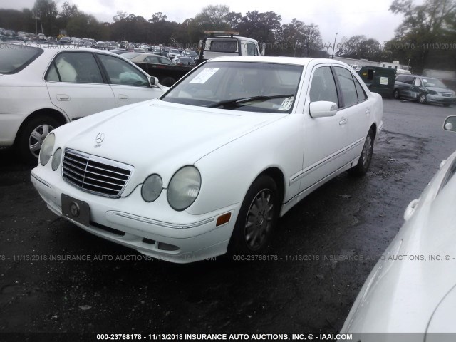 WDBJF65J8YB146975 - 2000 MERCEDES-BENZ E 320 WHITE photo 2