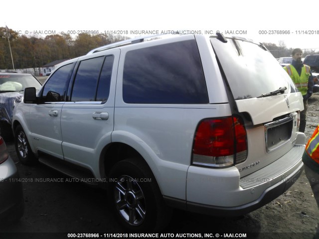 5LMEU88H74ZJ39667 - 2004 LINCOLN AVIATOR 白色 照片 3