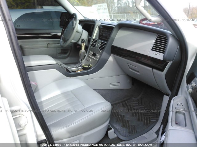 5LMEU88H74ZJ39667 - 2004 LINCOLN AVIATOR 白色 照片 5