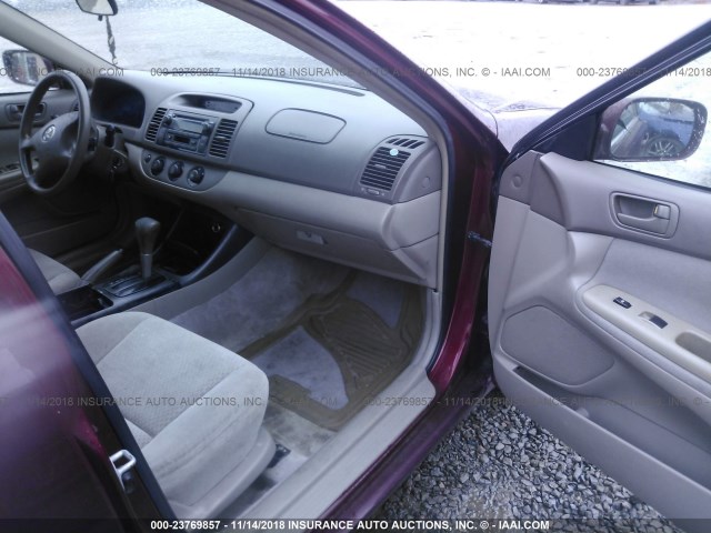 4T1BE32K22U015584 - 2002 TOYOTA CAMRY LE/XLE/SE MAROON photo 5