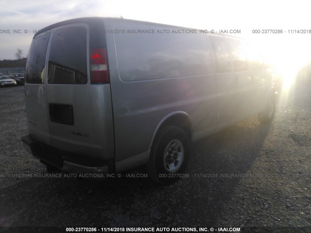 1GTHG39K891100374 - 2009 GMC SAVANA G3500 BEIGE photo 4