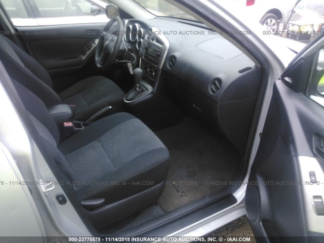 2T1KR32E05C417656 - 2005 TOYOTA COROLLA MATRIX XR SILVER photo 5