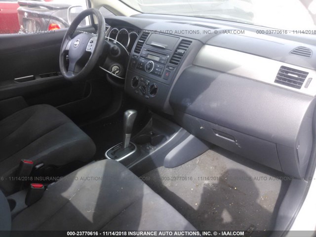 3N1BC13E18L393179 - 2008 NISSAN VERSA S/SL SILVER photo 5