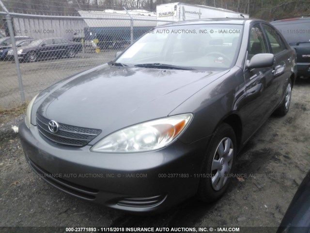 4T1BE32K24U900175 - 2004 TOYOTA CAMRY LE/XLE/SE GRAY photo 2