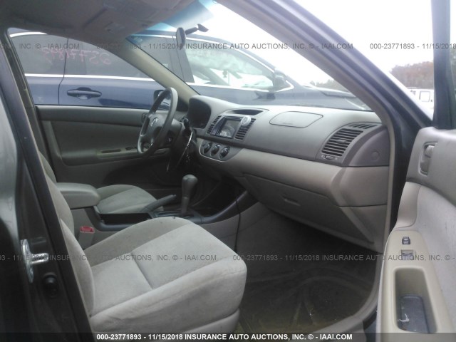 4T1BE32K24U900175 - 2004 TOYOTA CAMRY LE/XLE/SE GRAY photo 5