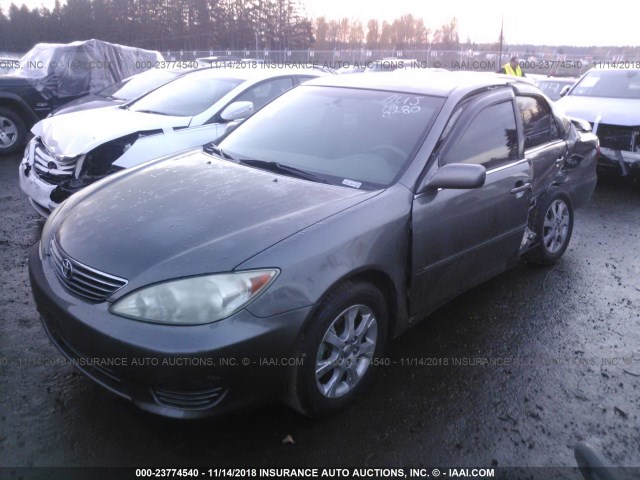 JTDBE30K863045806 - 2006 TOYOTA CAMRY LE/XLE Сұр фото 2