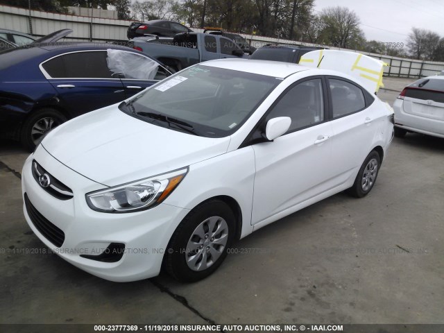 KMHCT4AE1HU200150 - 2017 HYUNDAI ACCENT SE WHITE photo 2