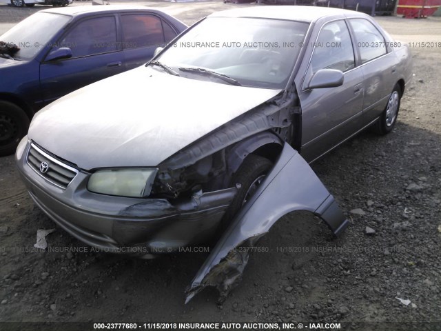 4T1BG22K21U034073 - 2001 TOYOTA CAMRY CE/LE/XLE GRAY photo 2