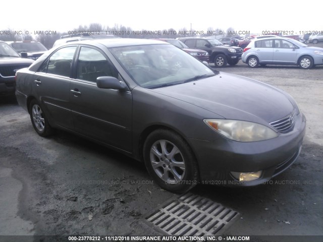 4T1BE30K45U532585 - 2005 TOYOTA CAMRY LE/XLE/SE GRAY photo 1