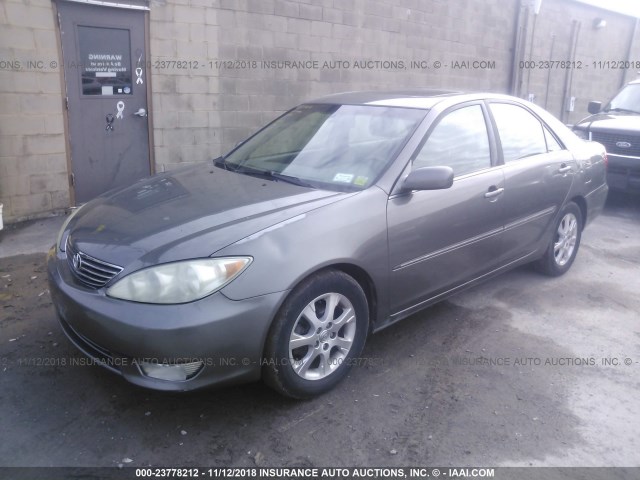 4T1BE30K45U532585 - 2005 TOYOTA CAMRY LE/XLE/SE GRAY photo 2