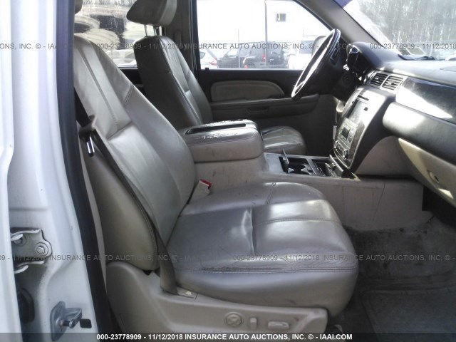 1GKFK66837J203770 - 2007 GMC YUKON XL DENALI WHITE photo 5