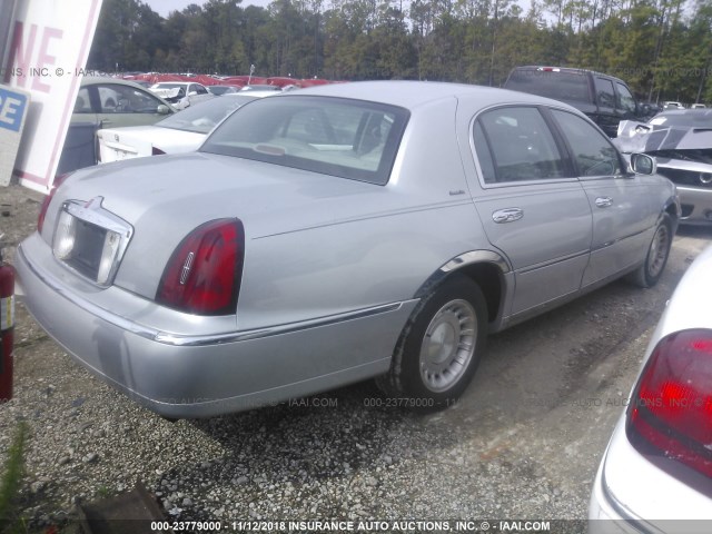 1LNHM81W0YY832262 - 2000 LINCOLN TOWN CAR EXECUTIVE SILVER photo 4