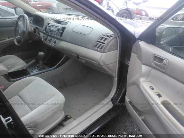 4T1BE32K02U523617 - 2002 TOYOTA CAMRY LE/XLE/SE BROWN photo 5