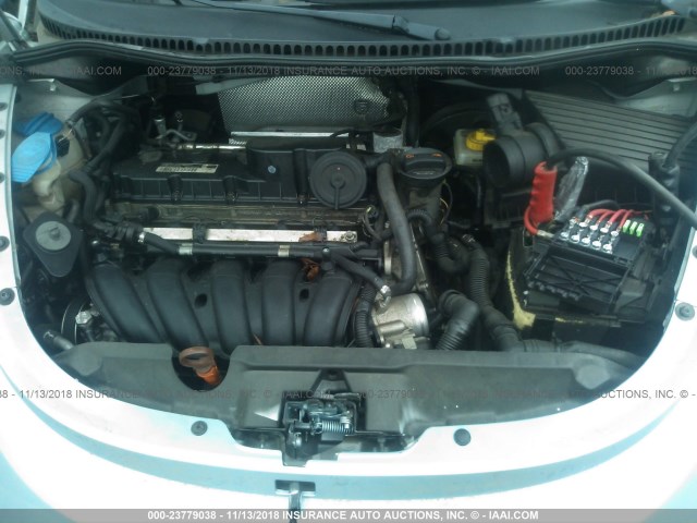 3VWRG3AL2AM004219 - 2010 VOLKSWAGEN NEW BEETLE 浅蓝色 照片 10