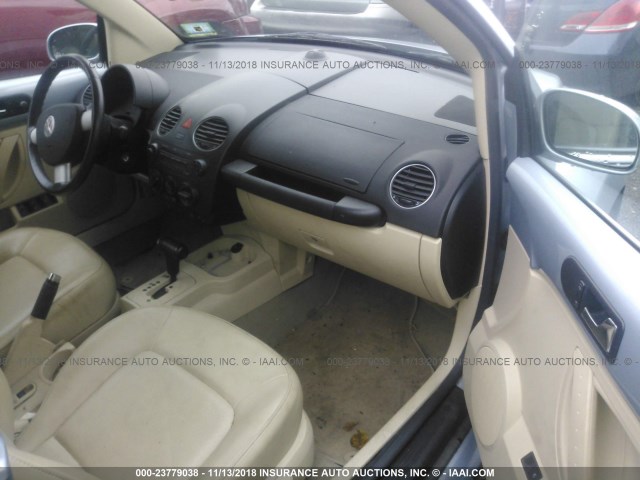 3VWRG3AL2AM004219 - 2010 VOLKSWAGEN NEW BEETLE 浅蓝色 照片 5