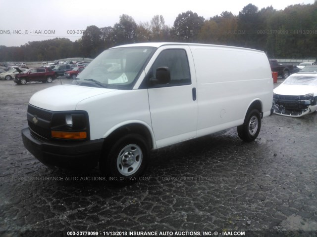 1GCWGFFA0C1140900 - 2012 CHEVROLET EXPRESS G2500  WHITE photo 2