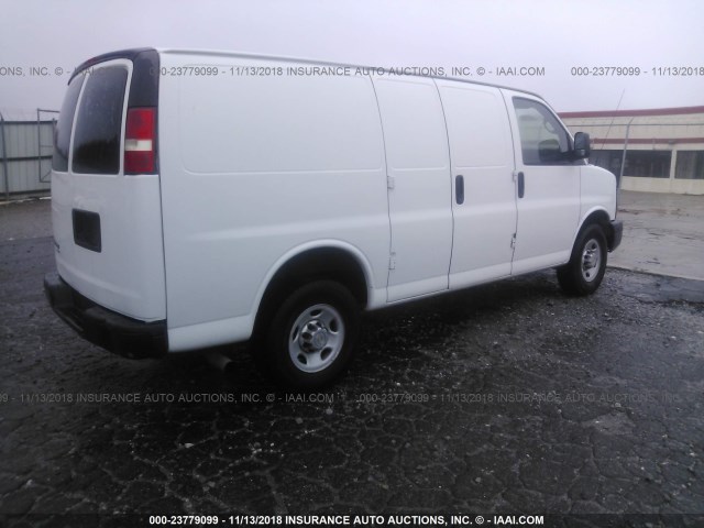 1GCWGFFA0C1140900 - 2012 CHEVROLET EXPRESS G2500  WHITE photo 4