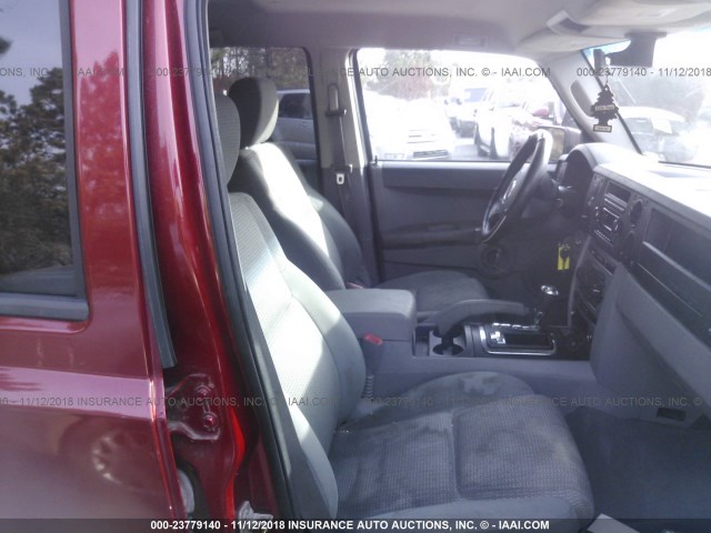 1J8HG48N06C244771 - 2006 JEEP COMMANDER RED photo 5