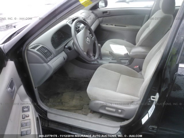 4T1BE32K52U005504 - 2002 TOYOTA CAMRY LE/XLE/SE BLACK photo 5