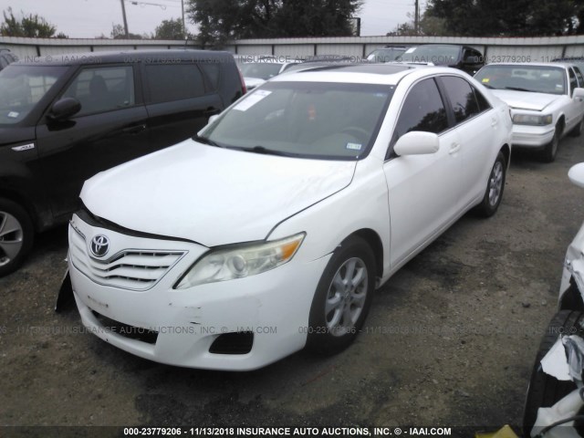 4T1BK3EK4BU609601 - 2011 TOYOTA CAMRY SE/LE/XLE WHITE photo 2