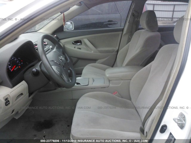 4T1BK3EK4BU609601 - 2011 TOYOTA CAMRY SE/LE/XLE WHITE photo 5
