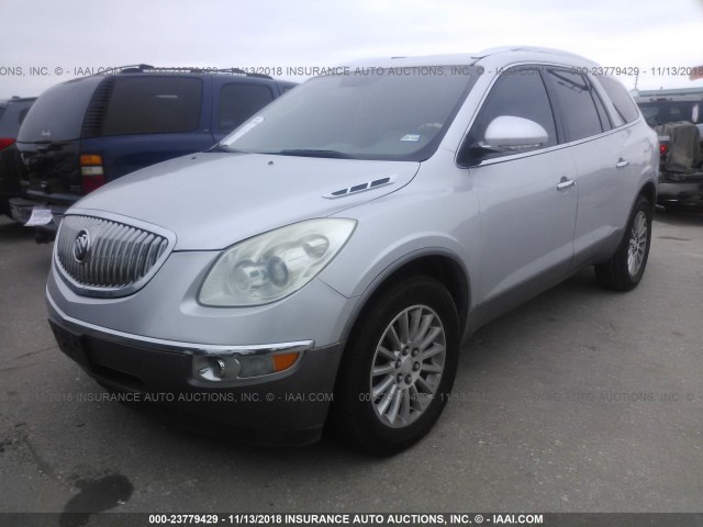 5GAKRBED6BJ117425 - 2011 BUICK ENCLAVE CXL SILVER photo 2