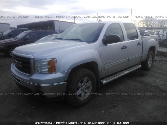 3GTRKVEA5AG138825 - 2010 GMC SIERRA K1500 SLE SILVER photo 2