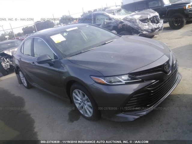 4T1B11HK6KU165172 - 2019 TOYOTA CAMRY L/LE/XLE/SE/XSE GRAY photo 1