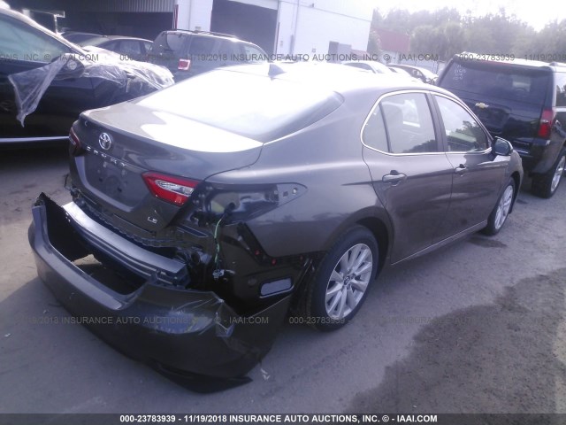 4T1B11HK6KU165172 - 2019 TOYOTA CAMRY L/LE/XLE/SE/XSE GRAY photo 4