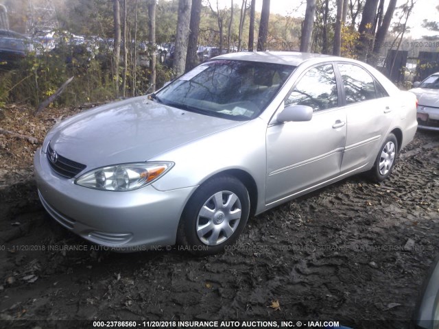 4T1BE32K23U673794 - 2003 TOYOTA CAMRY LE/XLE/SE SILVER photo 2