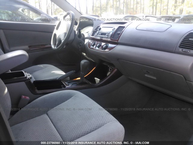 4T1BE32K23U673794 - 2003 TOYOTA CAMRY LE/XLE/SE SILVER photo 5