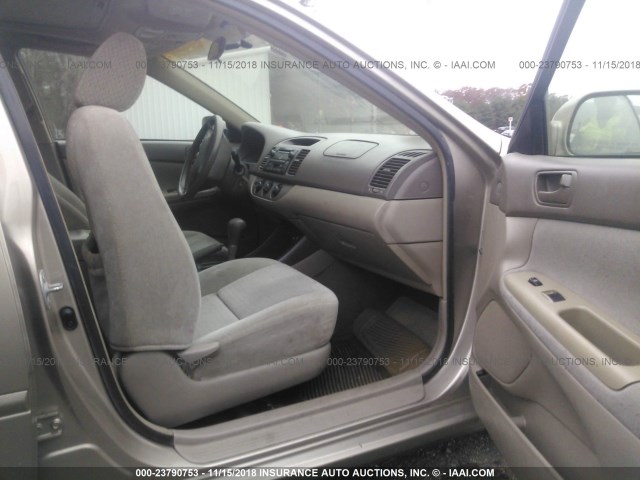 4T1BE32K74U924360 - 2004 TOYOTA CAMRY LE/XLE/SE TAN photo 5