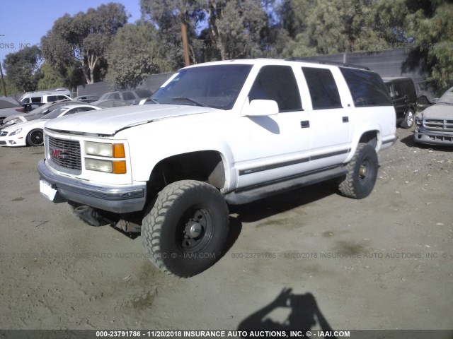 3GKGK26R5TG500895 - 1996 GMC SUBURBAN K2500 WHITE photo 2