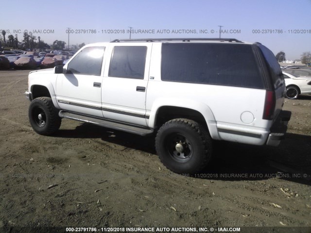 3GKGK26R5TG500895 - 1996 GMC SUBURBAN K2500 WHITE photo 3