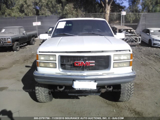 3GKGK26R5TG500895 - 1996 GMC SUBURBAN K2500 WHITE photo 6