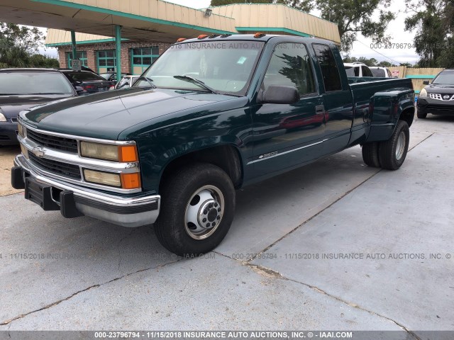 1GCHC39F6W225117 - 1998 CHEVROLET GMT-400 C3500 GREEN photo 2