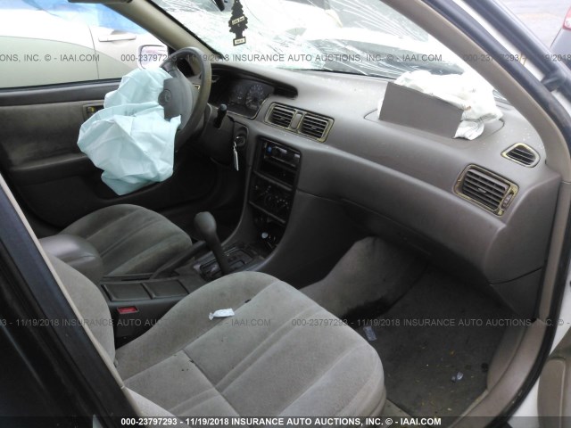 4T1BG22K2VU790900 - 1997 TOYOTA CAMRY CE/LE/XLE 白色 照片 5