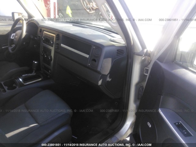 1J8HG48K78C161556 - 2008 JEEP COMMANDER SPORT ვერცხლისფერი ფოტო 5