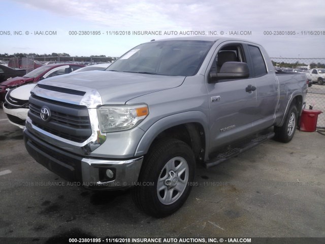 5TFRY5F16EX165191 - 2014 TOYOTA TUNDRA DOUBLE CAB SR/SR5 SILVER photo 2