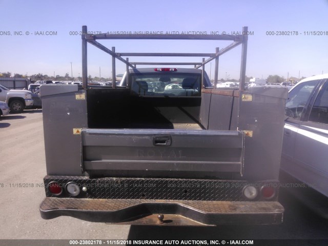 1GBHC24K88E146893 - 2008 CHEVROLET SILVERADO C2500 HEAVY DUTY GRAY photo 6