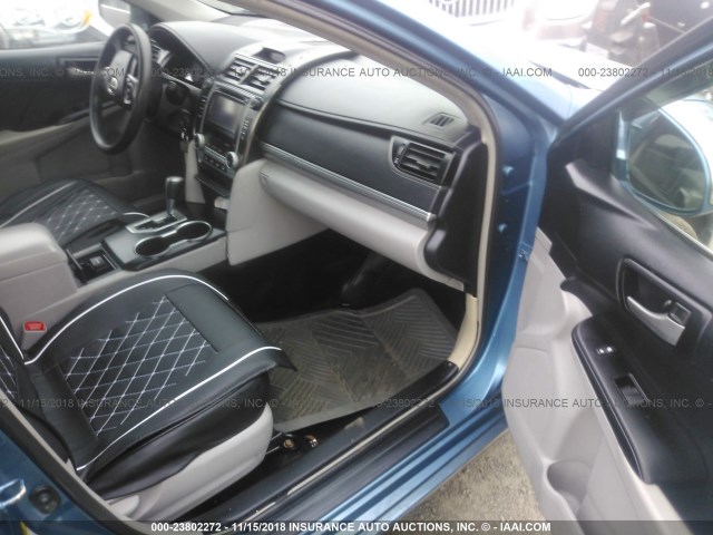 4T1BF1FK8EU813068 - 2014 TOYOTA CAMRY L/SE/LE/XLE Mavi foto 5