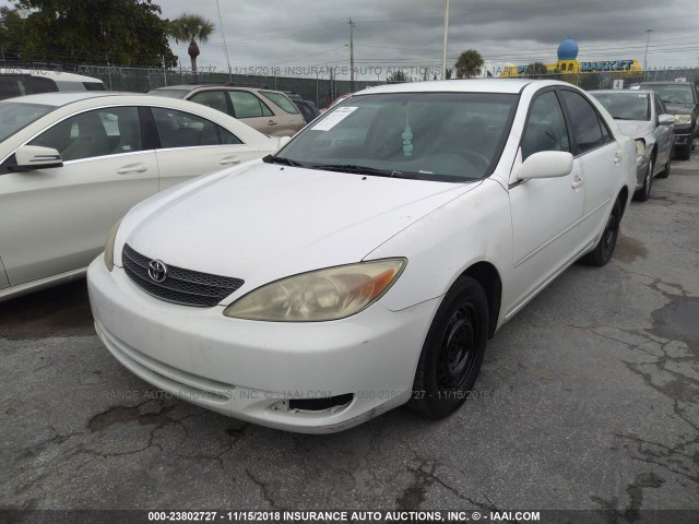 JTDBE32K130171886 - 2003 TOYOTA CAMRY LE/XLE Ақ фото 2
