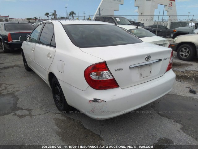 JTDBE32K130171886 - 2003 TOYOTA CAMRY LE/XLE Ақ фото 3