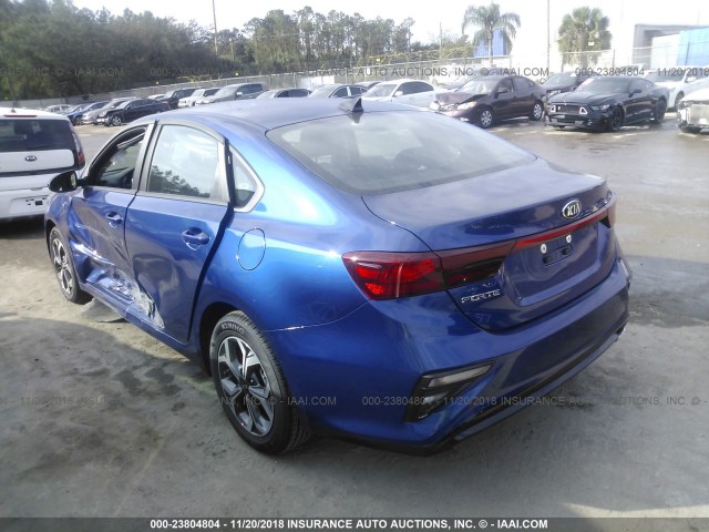 3KPF24AD5KE032496 - 2019 KIA 4 DOOR  BLUE photo 3